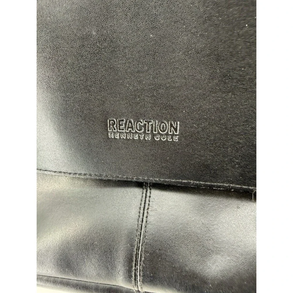 Kenneth Cole Reaction Unisex Black Leather Risky Business Messenger Bag Laptop